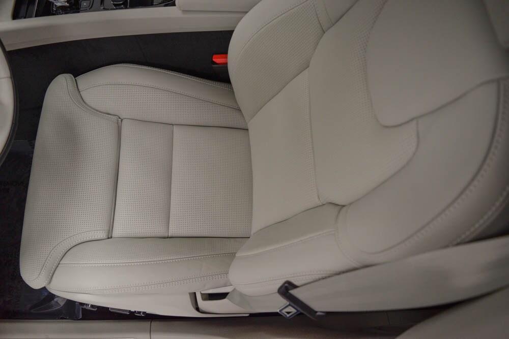 new 2025 Volvo XC60 car, priced at $60,660