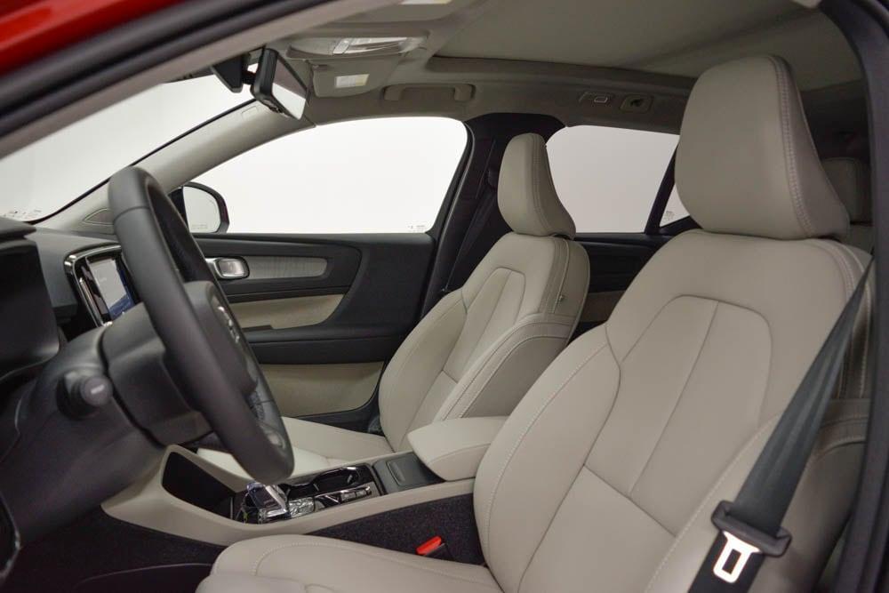 new 2025 Volvo XC40 car, priced at $52,560