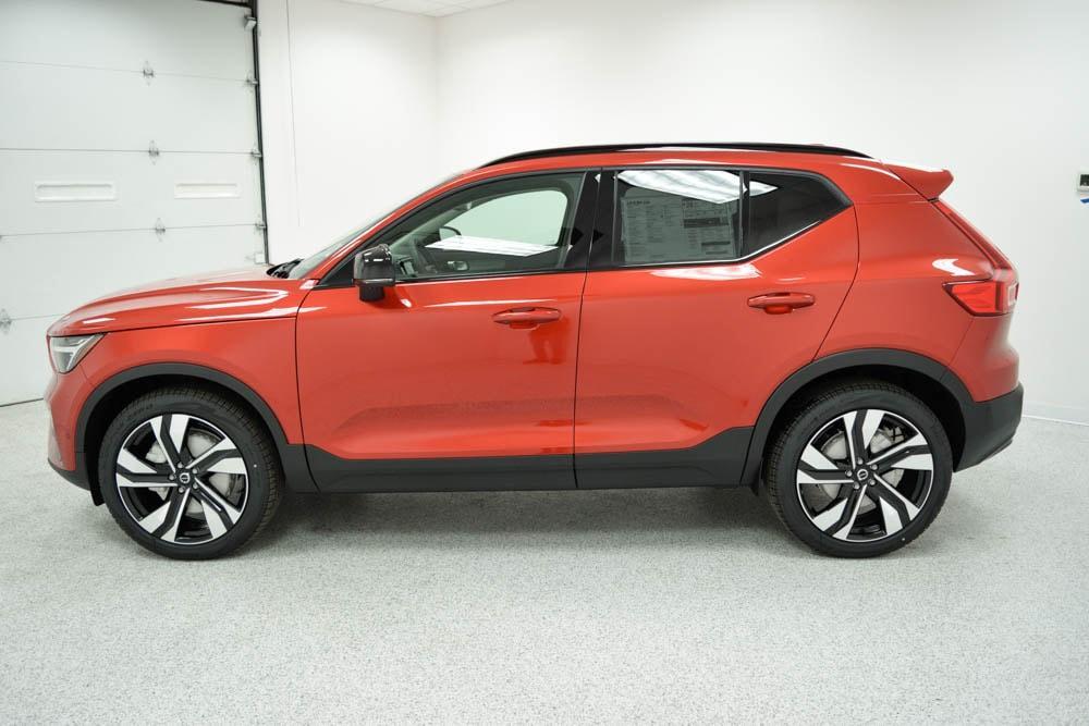 new 2025 Volvo XC40 car, priced at $52,560