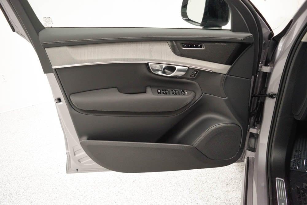 new 2026 Volvo XC90 car, priced at $78,325