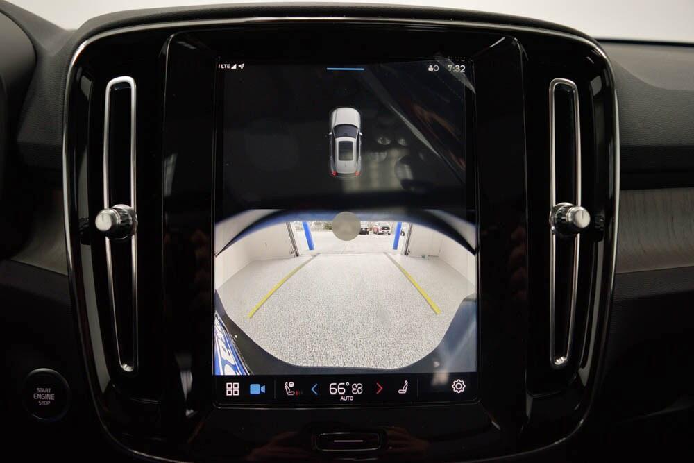 new 2025 Volvo XC40 car, priced at $44,565