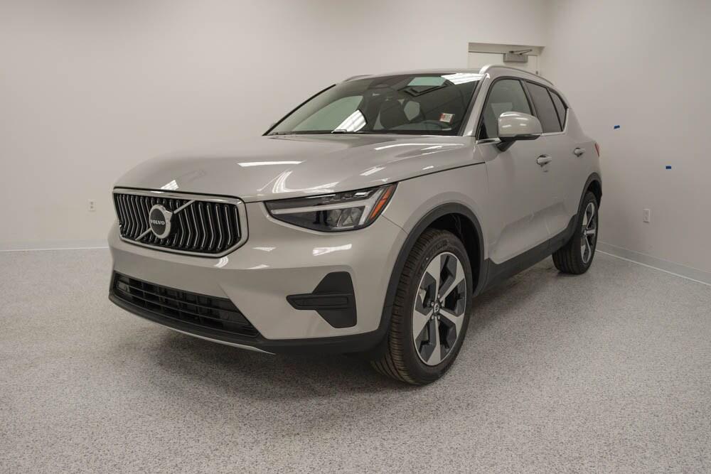 new 2025 Volvo XC40 car, priced at $44,565