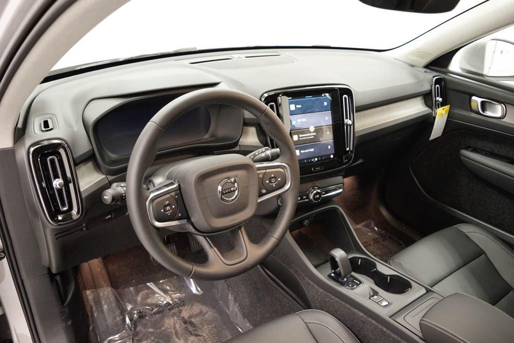 new 2025 Volvo XC40 car, priced at $44,565