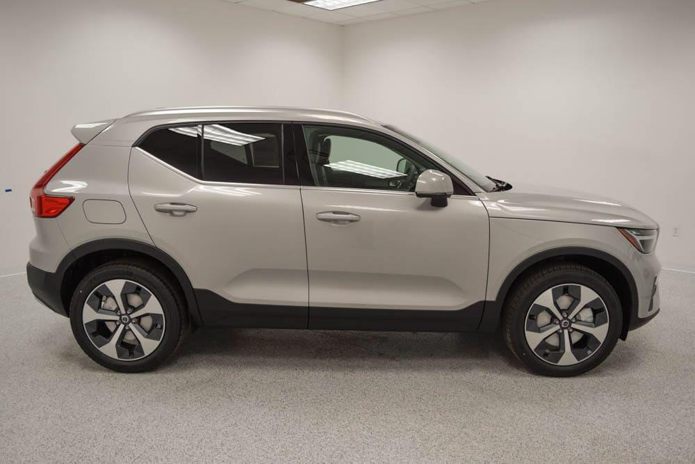 new 2025 Volvo XC40 car, priced at $44,565