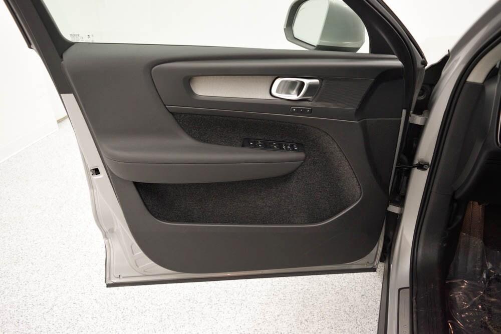 new 2025 Volvo XC40 car, priced at $44,565