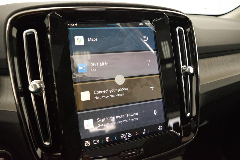 new 2025 Volvo XC40 car, priced at $44,565