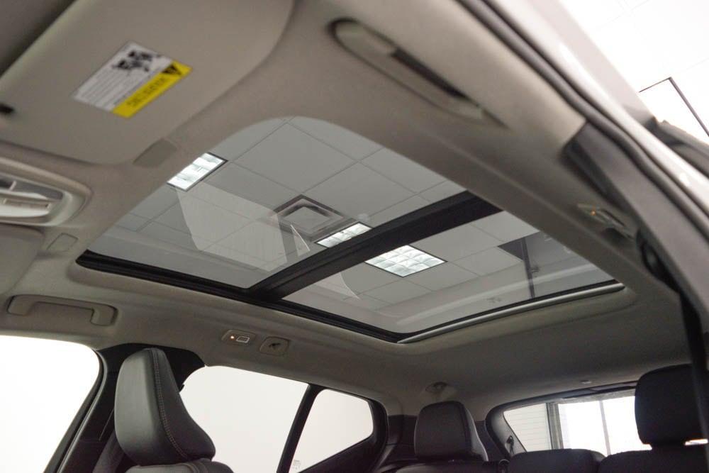new 2025 Volvo XC40 car, priced at $44,565