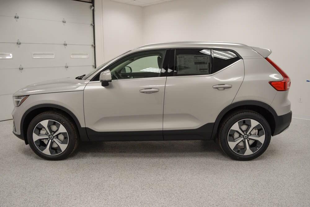 new 2025 Volvo XC40 car, priced at $44,565