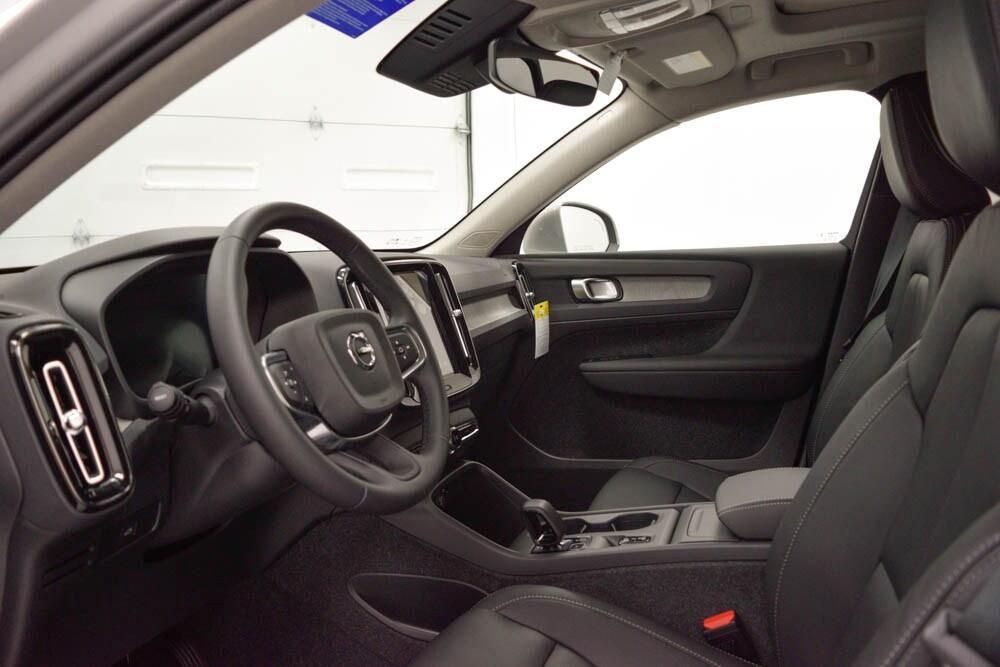 new 2025 Volvo XC40 car, priced at $44,565