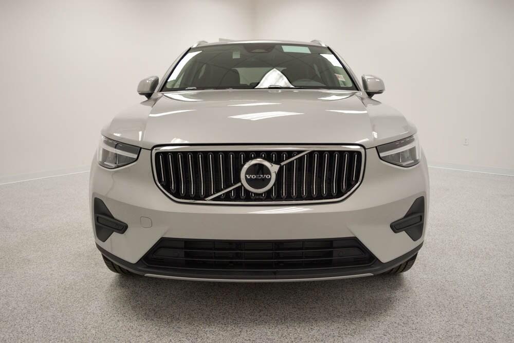new 2025 Volvo XC40 car, priced at $44,565