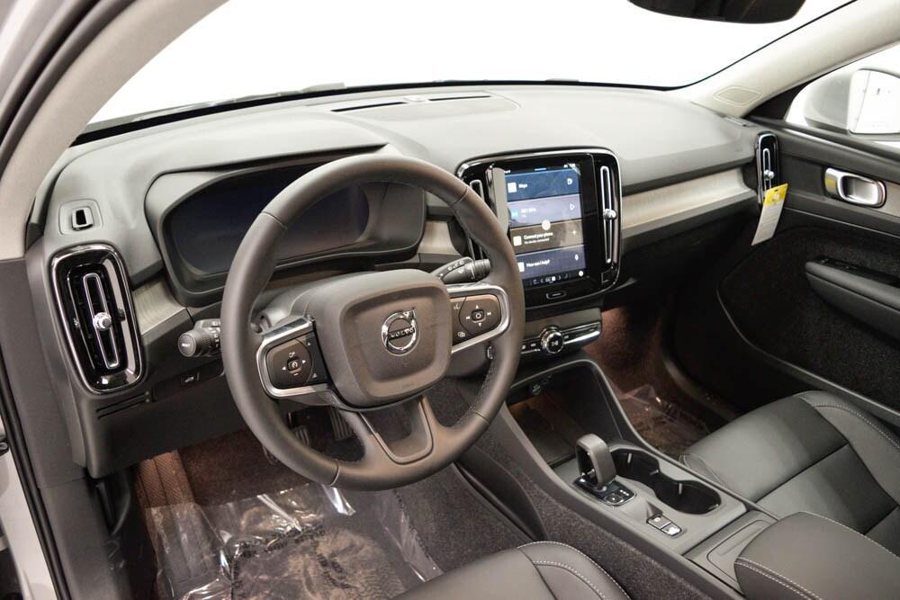 new 2025 Volvo XC40 car, priced at $44,565