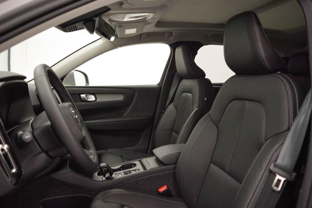 new 2025 Volvo XC40 car, priced at $44,565