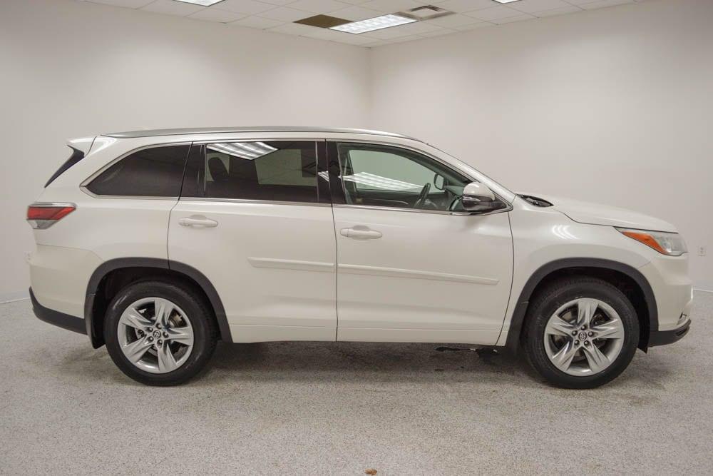 used 2016 Toyota Highlander car, priced at $16,144