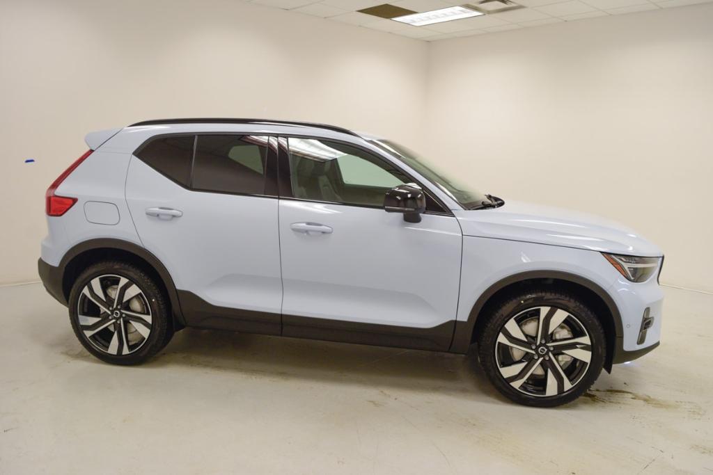 used 2024 Volvo XC40 car