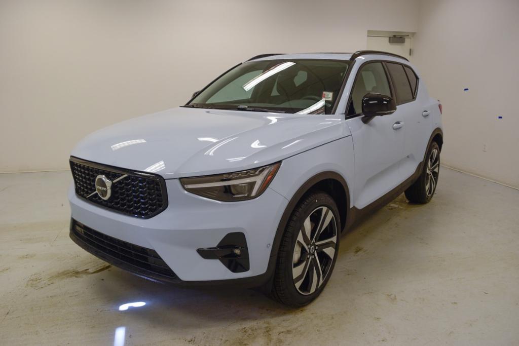 used 2024 Volvo XC40 car