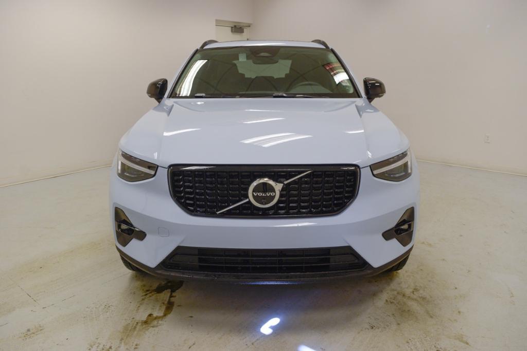 used 2024 Volvo XC40 car