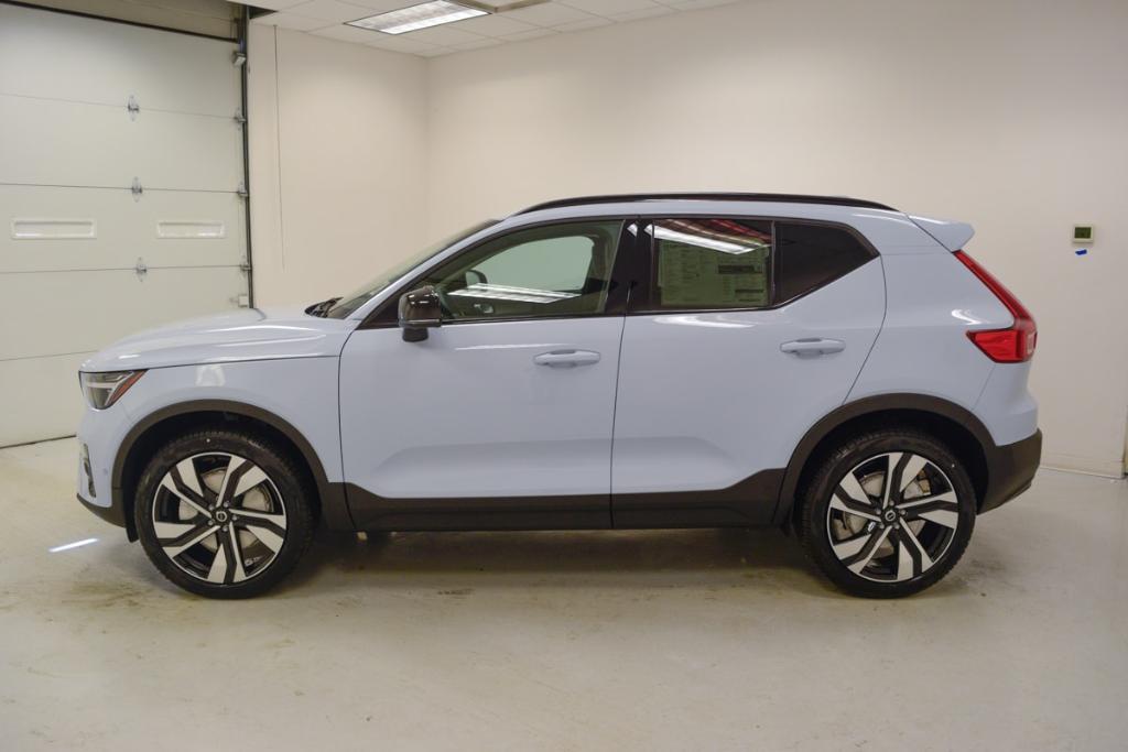 used 2024 Volvo XC40 car