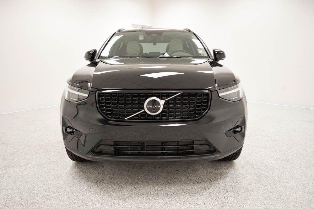 new 2025 Volvo XC40 car, priced at $52,560