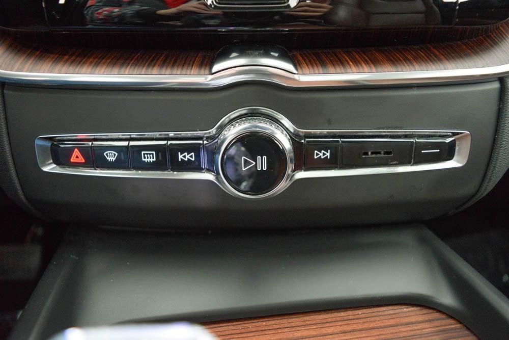 used 2023 Volvo XC60 Recharge Plug-In Hybrid car, priced at $40,884
