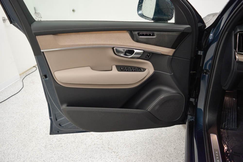 new 2026 Volvo XC90 car, priced at $72,775