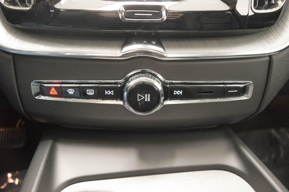 new 2025 Volvo XC60 Plug-In Hybrid car, priced at $66,235