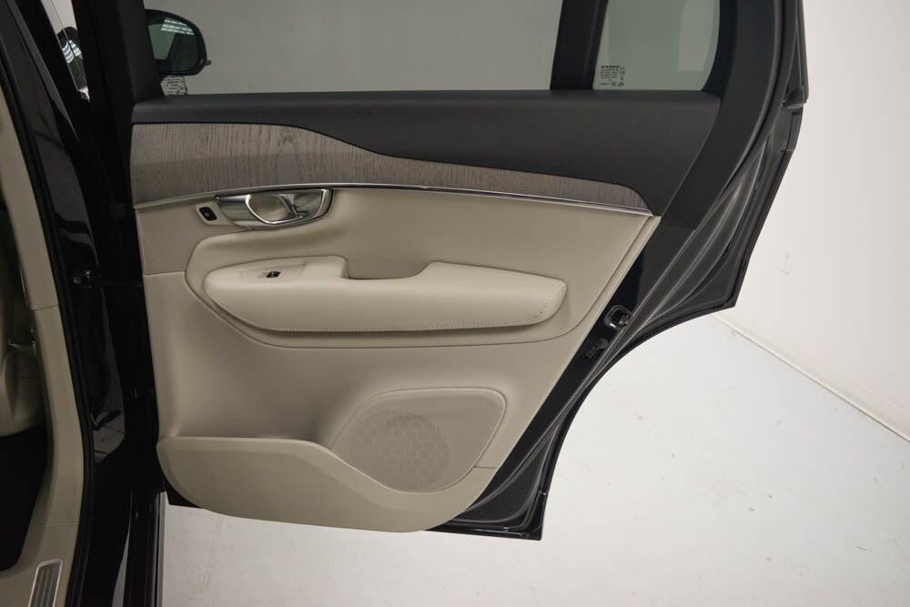 new 2025 Volvo XC90 car, priced at $65,075