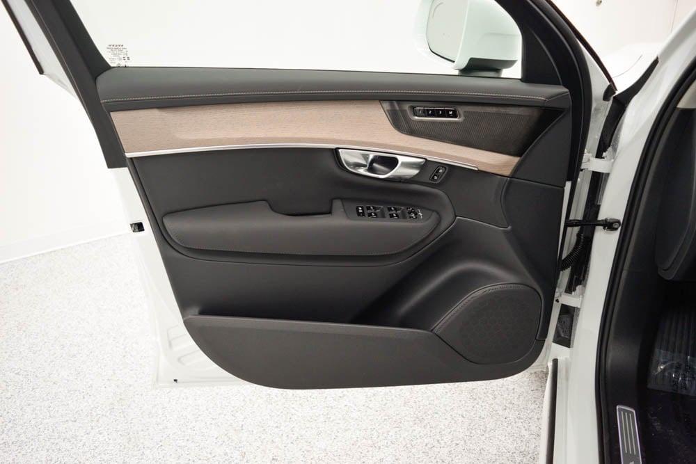new 2025 Volvo XC90 Plug-In Hybrid car, priced at $78,395