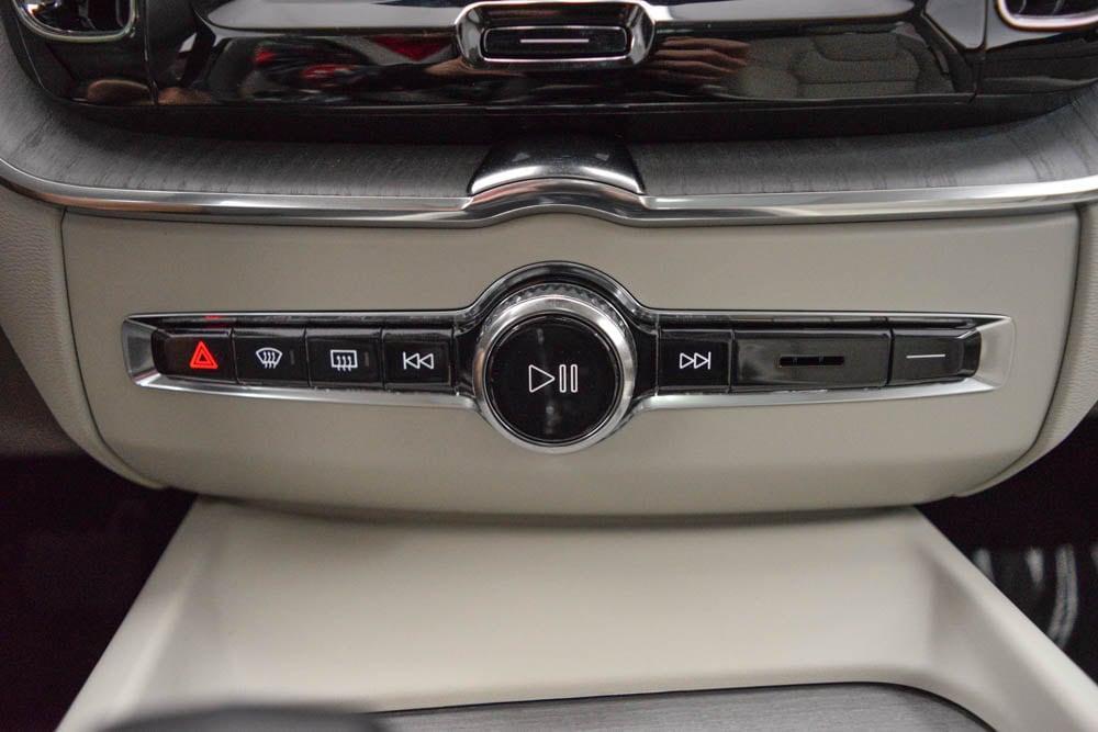 new 2025 Volvo XC60 car, priced at $55,360