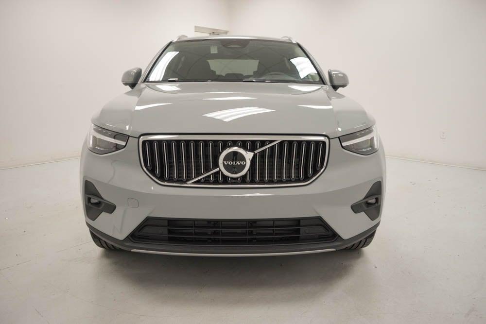 new 2025 Volvo XC40 car, priced at $48,315