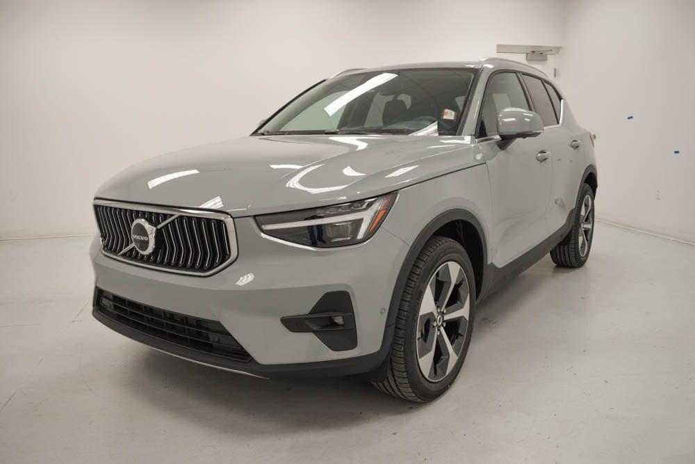 new 2025 Volvo XC40 car, priced at $48,315