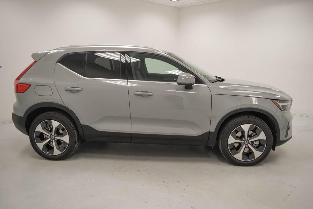 new 2025 Volvo XC40 car, priced at $48,315