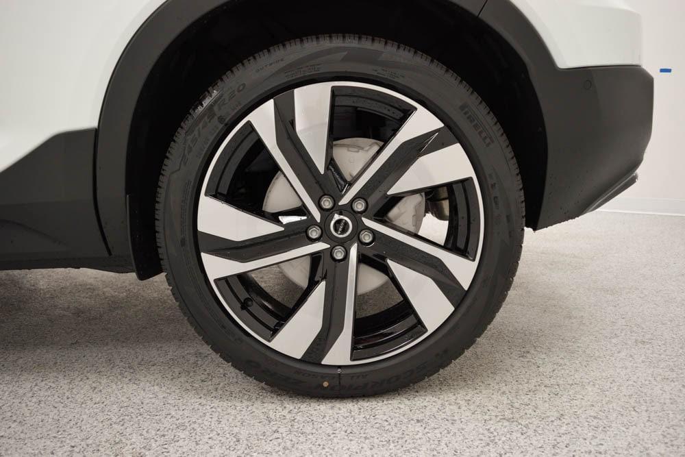 new 2025 Volvo XC40 car, priced at $49,590