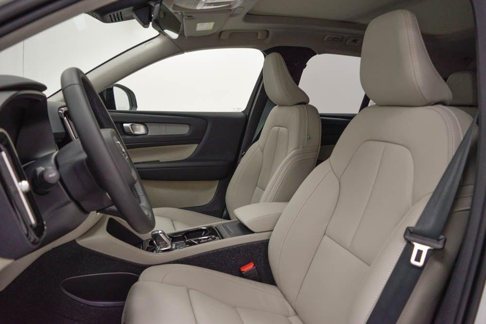 new 2025 Volvo XC40 car, priced at $49,590