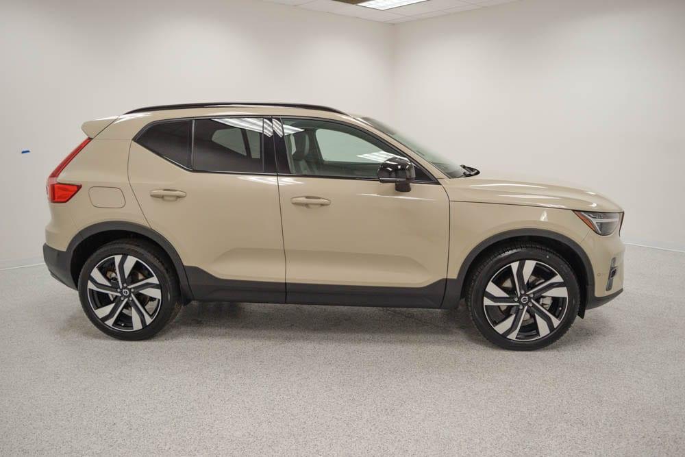 used 2025 Volvo XC40 car
