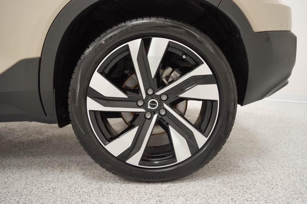 used 2025 Volvo XC40 car