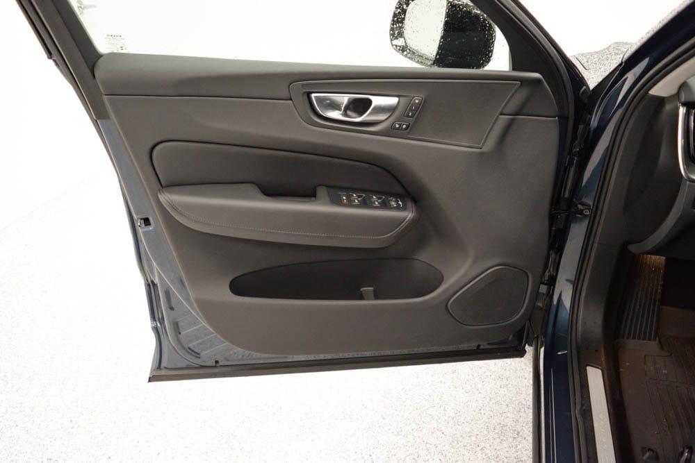 new 2025 Volvo XC60 car, priced at $48,015