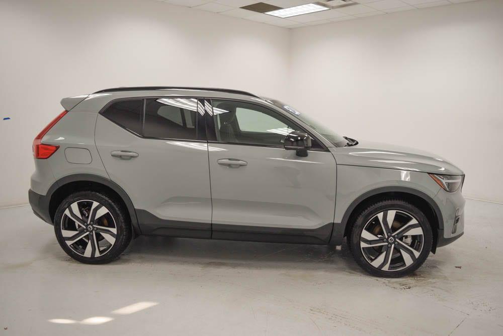 used 2024 Volvo XC40 car, priced at $39,117