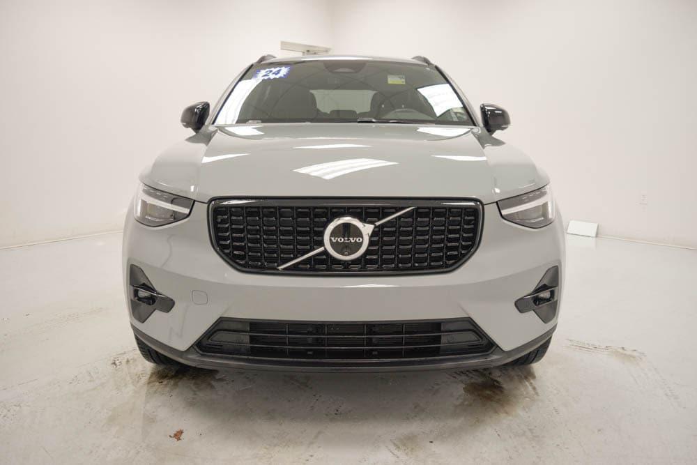 used 2024 Volvo XC40 car, priced at $39,117