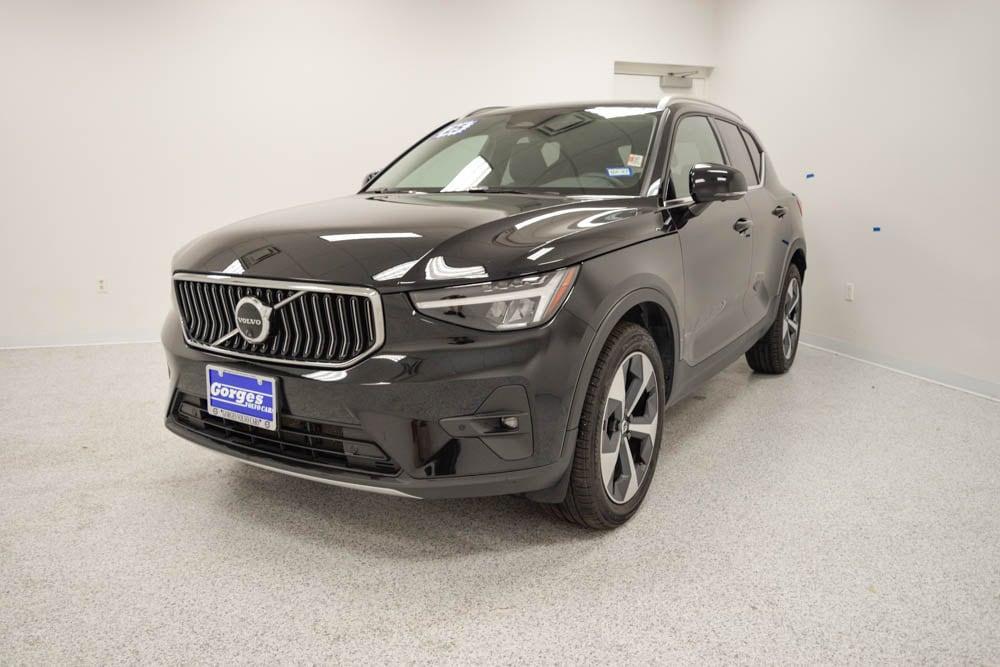 used 2025 Volvo XC40 car, priced at $37,187