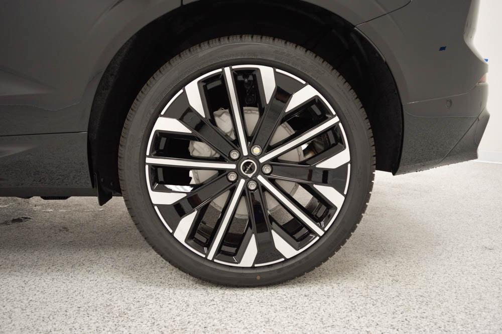 new 2026 Volvo XC60 car, priced at $63,935