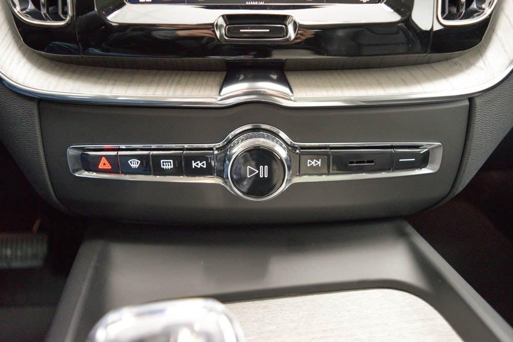 used 2022 Volvo XC60 Recharge Plug-In Hybrid car, priced at $46,499