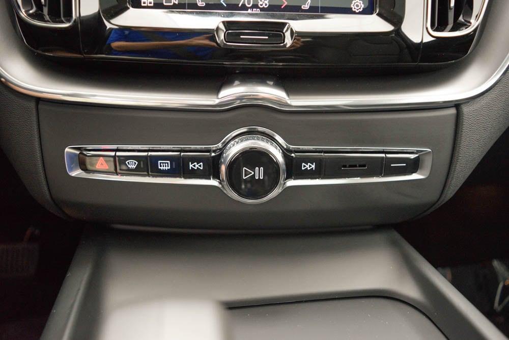 new 2025 Volvo XC60 car, priced at $54,735