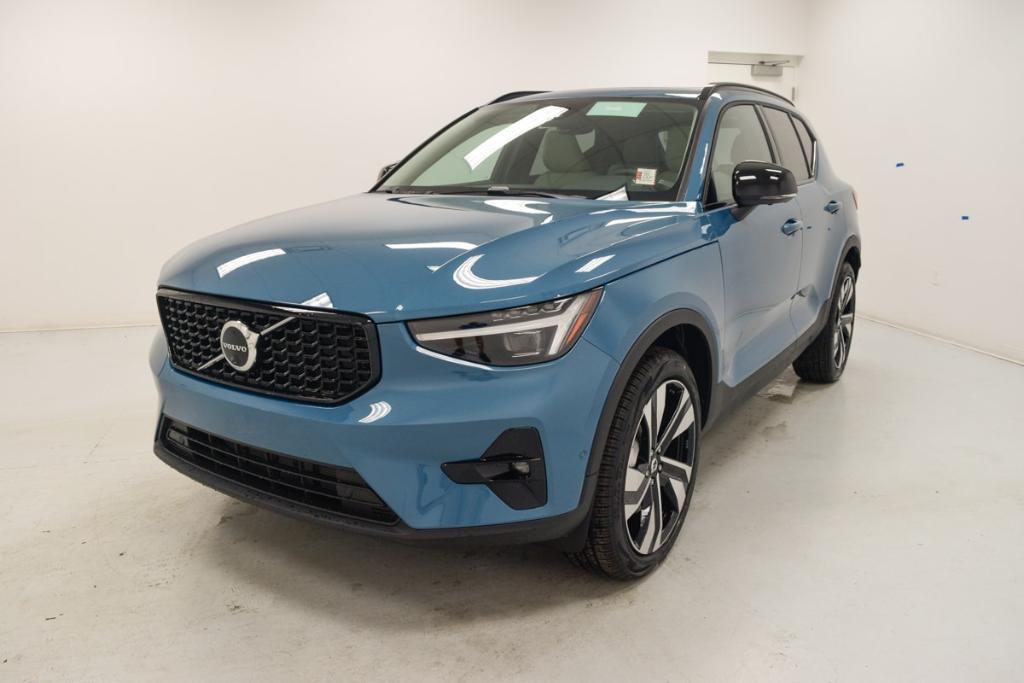 new 2024 Volvo XC40 car, priced at $50,570