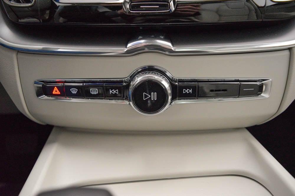 new 2025 Volvo XC60 car, priced at $50,315