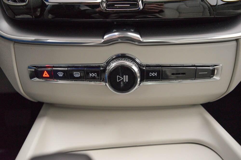 new 2025 Volvo XC60 car, priced at $50,315