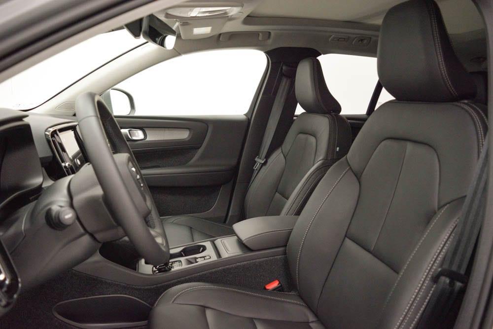 new 2025 Volvo XC40 car, priced at $45,015