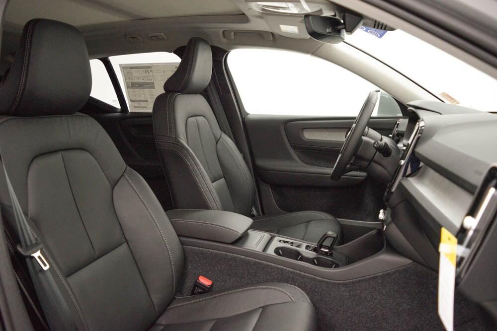 new 2025 Volvo XC40 car, priced at $45,015