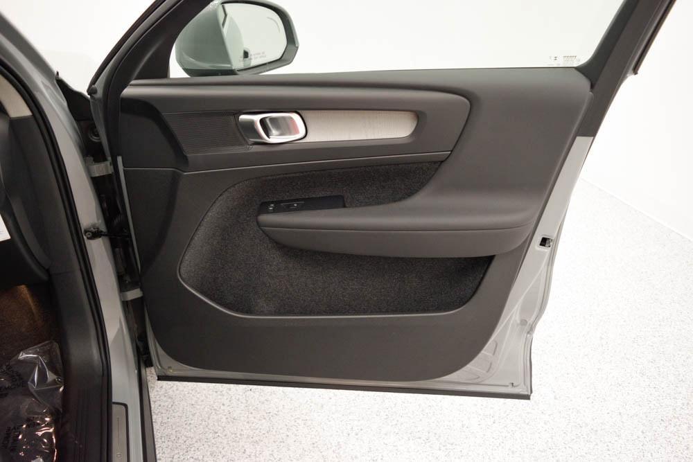 new 2025 Volvo XC40 car, priced at $45,015