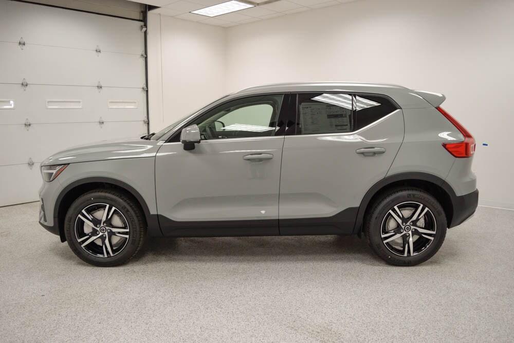 new 2025 Volvo XC40 car, priced at $45,015