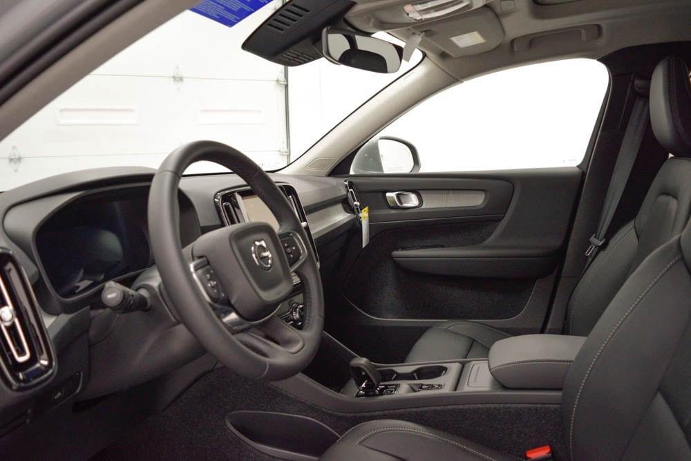 new 2025 Volvo XC40 car, priced at $45,015
